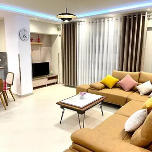 Queen Isabella Premium Отель
